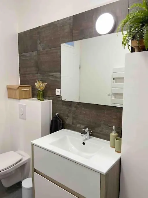 Appartement T2 Proche De La Gare Bourg En Bresse Apartment